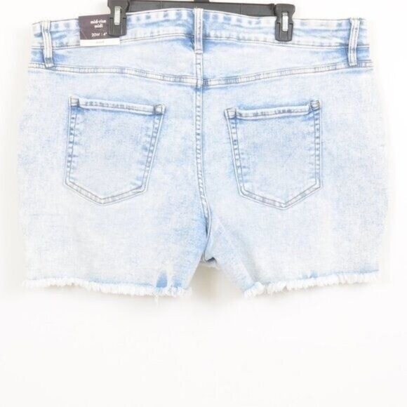 NWT Ava & Viv Cut-Off Plus Sizes Mid-Rise Midi Jean Lightwash Shorts - Picture 3 of 4